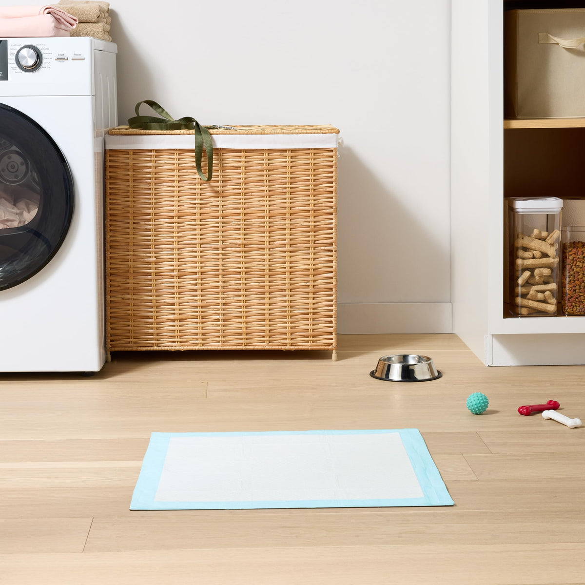 Amazon Basics Leak-Proof Puppy Training Pee Pads, 5-Layer Quick-Dry